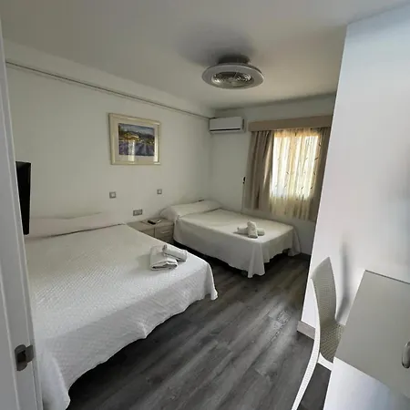 Americas 1-bed Sleeps 5 Pool Parking Appartement