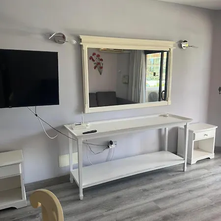 Americas 1-bed Sleeps 5 Pool Parking Appartement *