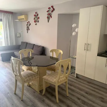Americas 1-bed Sleeps 5 Pool Parking Apartment Playa de las Americas (Tenerife)